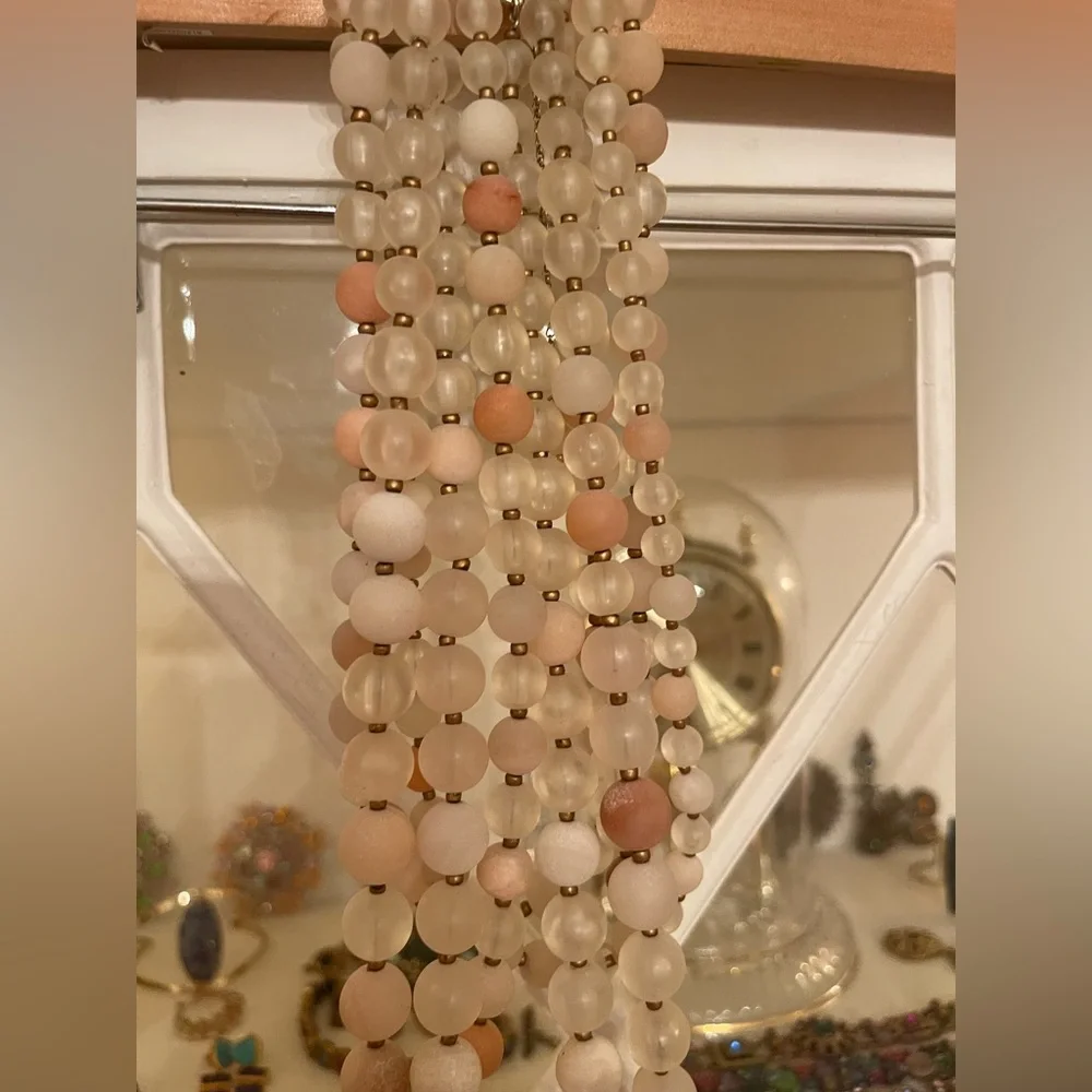 Pretty necklace - Picture 2 of 4